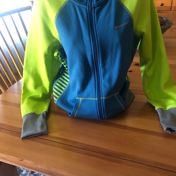 Nike Women’s Therma-Fit Jacket size M - Picture 6 of 9